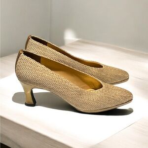 Vintage Stuart Weitzman Gold Shimmer High Heel Pumps Size 7W.